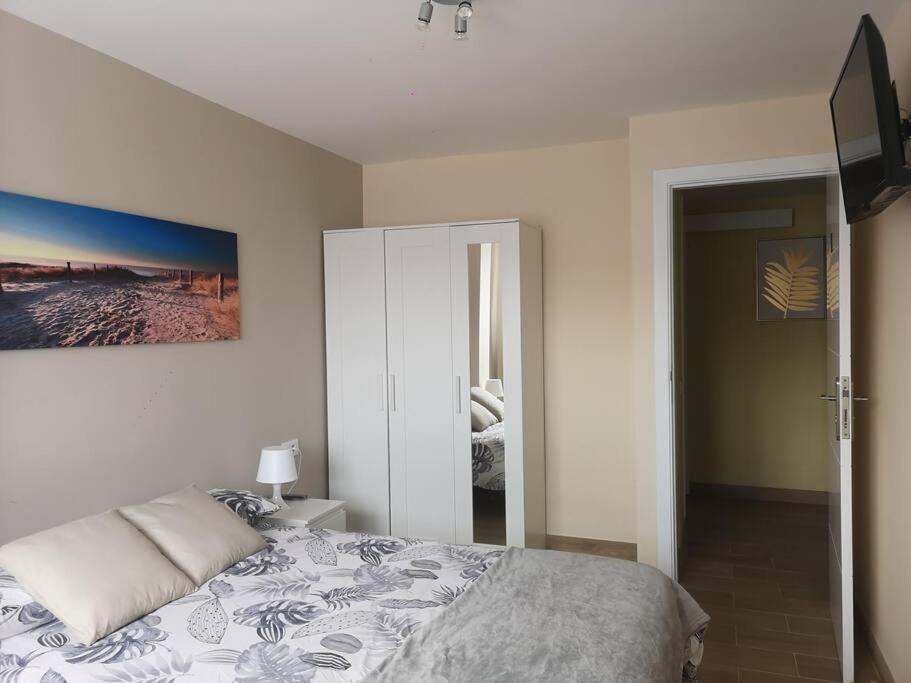 לה לגונה Hostal Mari En La Laguna, Alquiler Habitacion Privada En Hostal, 6 Habitaciones Cerca De La Universidad Y Aeropuerto Norte, 3 Banos Compartidos מראה חיצוני תמונה