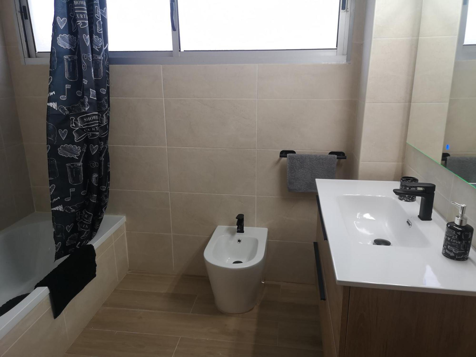 לה לגונה Hostal Mari En La Laguna, Alquiler Habitacion Privada En Hostal, 6 Habitaciones Cerca De La Universidad Y Aeropuerto Norte, 3 Banos Compartidos מראה חיצוני תמונה